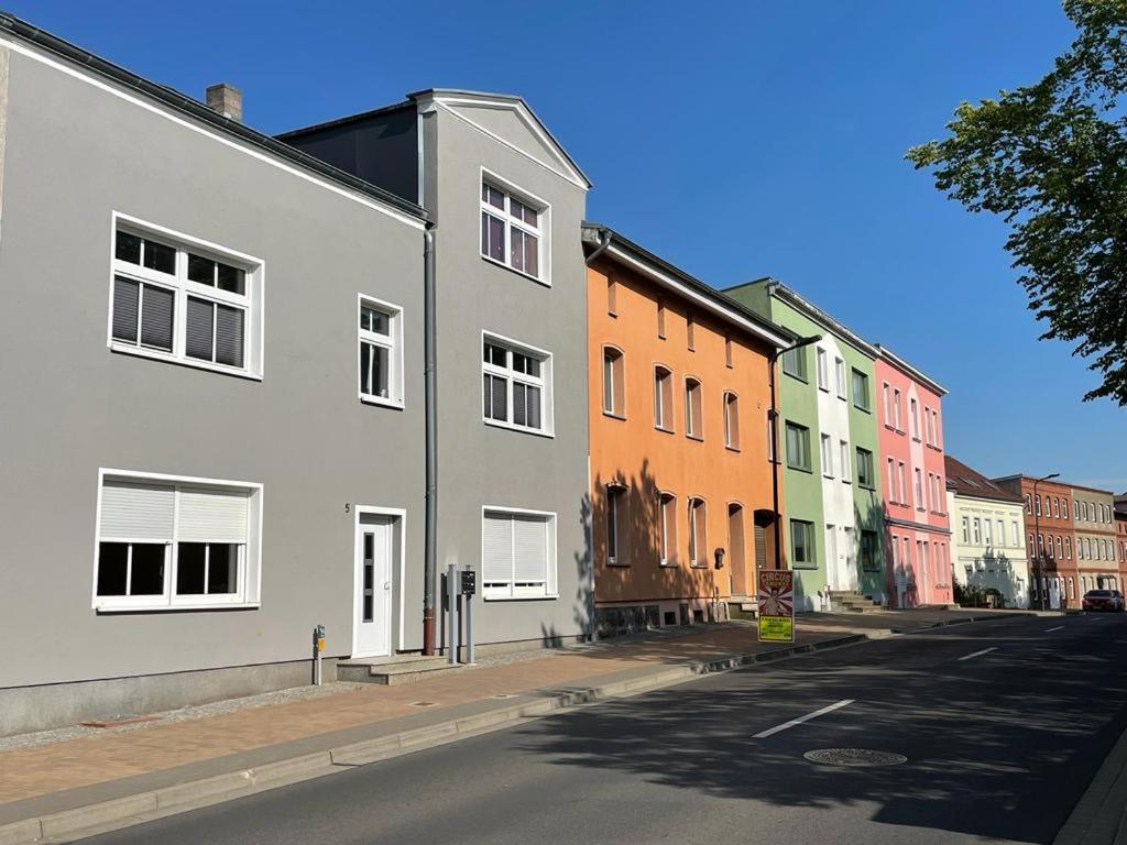 Modern Eingerichtet-Stadtnah-Ferienwohnung Mit Geschirrspueler Und Waschmaschine Friedland  Exteriér fotografie