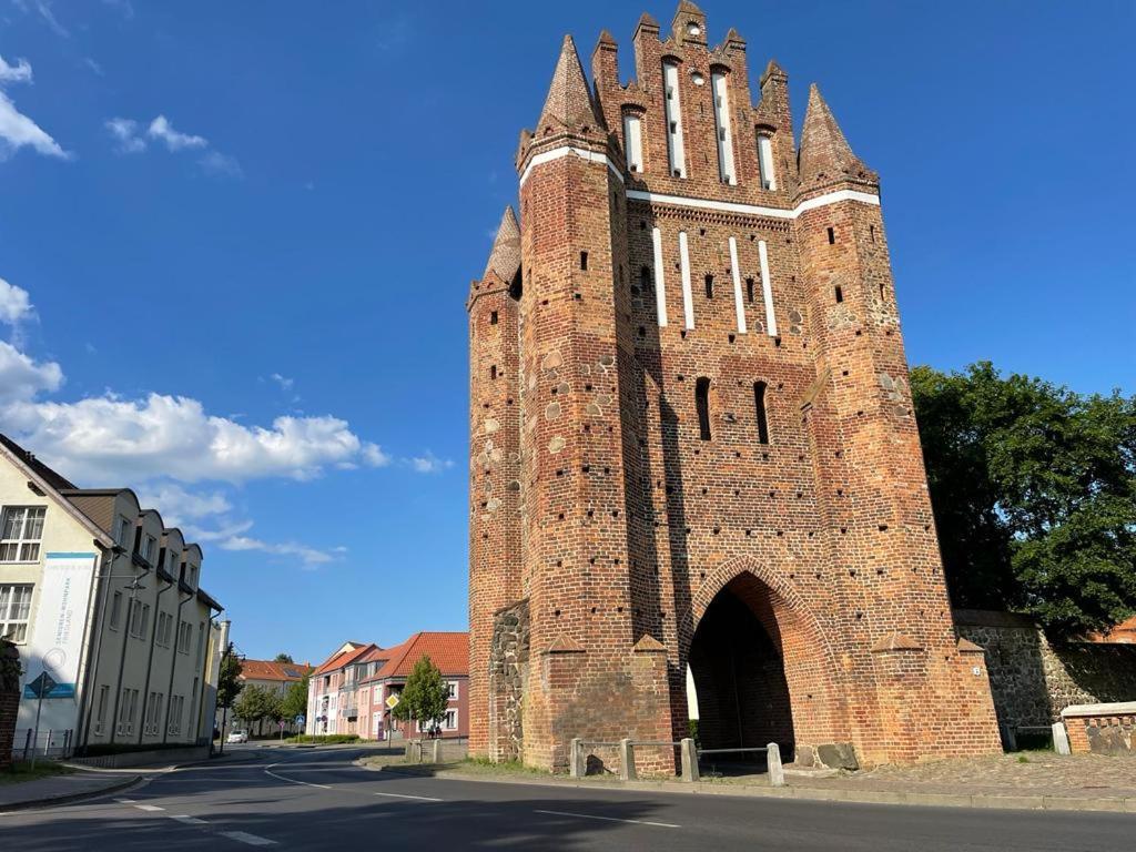 Modern Eingerichtet-Stadtnah-Ferienwohnung Mit Geschirrspueler Und Waschmaschine Friedland  Exteriér fotografie